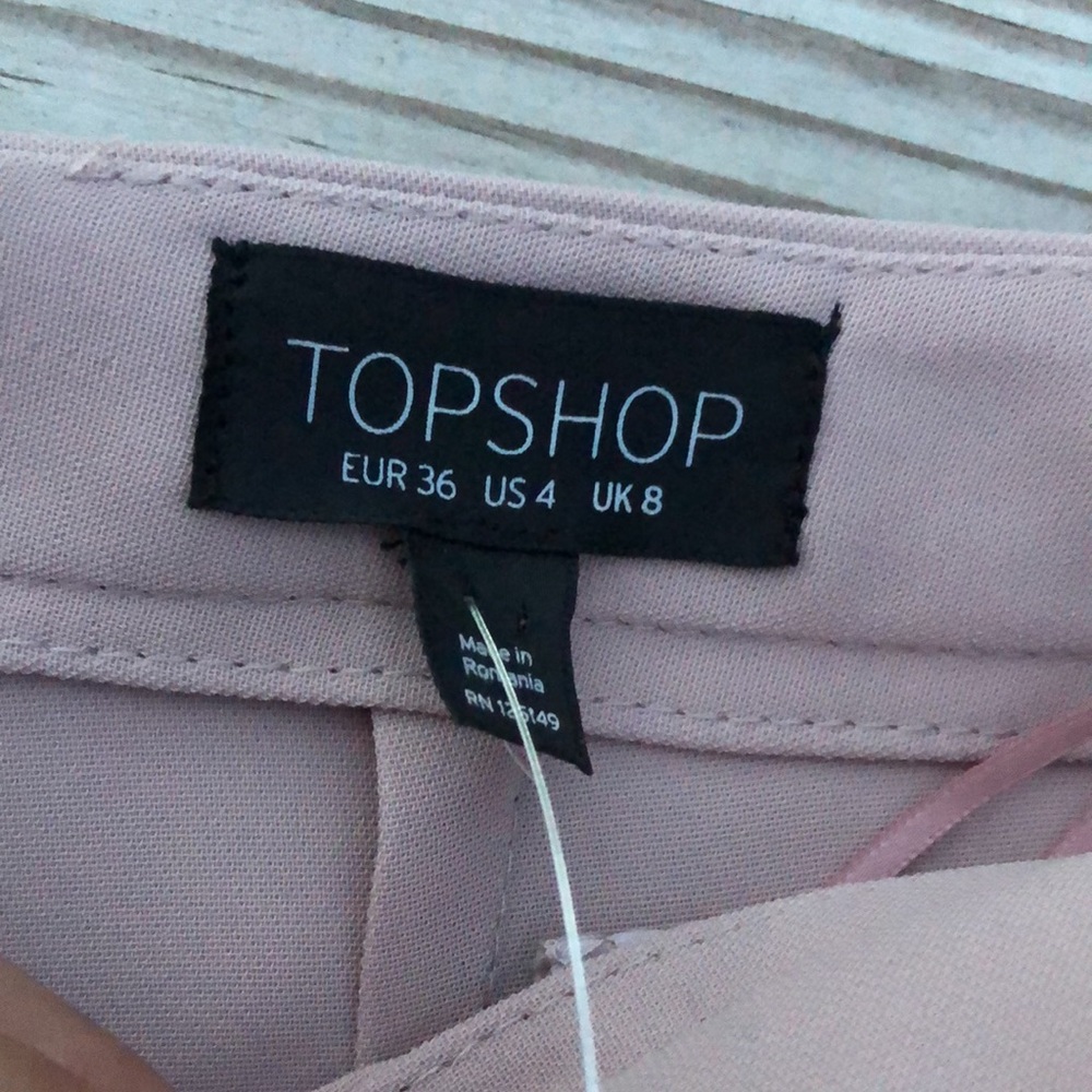 NWT! - TOPSHOP Ruffle Hem Shorts - Picture 4 of 8